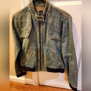 GAP Women's denim bomber jacket - Good as new!